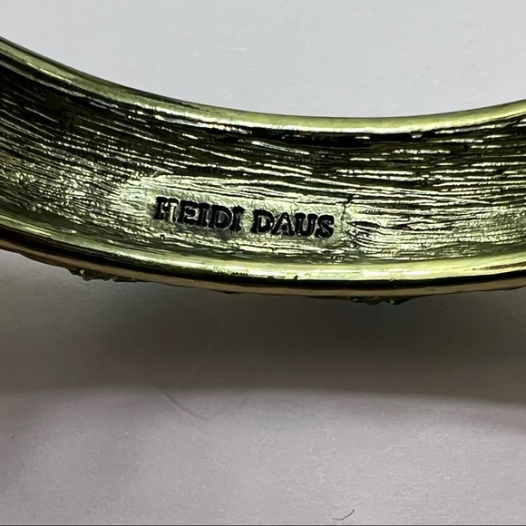 Heidi Daus Coral Pearl Clamp Bangle with Aqua Crystals - Picture 14 of 17